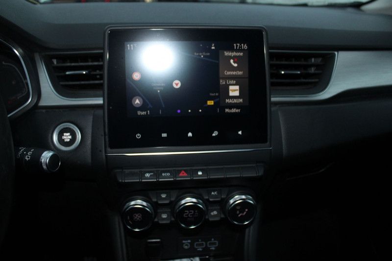 Photo 13 de l'offre de RENAULT CAPTUR 4 TCE 100 INTENSE BOITE 6V BICOLOR CUIR CAMÃRA GPS USB JANTES 17 CLIM AUTO LEDS à 16500€ chez Bougel transactions