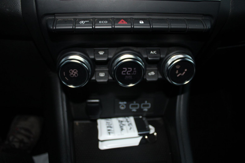 Photo 16 de l'offre de RENAULT CAPTUR 4 TCE 100 INTENSE BOITE 6V BICOLOR CUIR CAMÃRA GPS USB JANTES 17 CLIM AUTO LEDS à 16500€ chez Bougel transactions