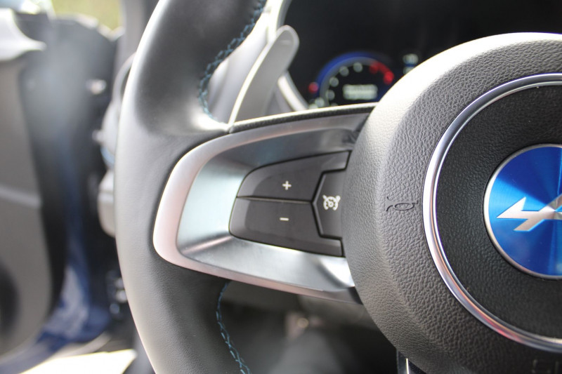 Photo 10 de l'offre de ALPINE A110 SPORT 1L8 TURBO 252 BOITE AUTO +PALETTE GPS CAMÃRA BACQUET FOCAL USB FULL LEDS à 58900€ chez Bougel transactions