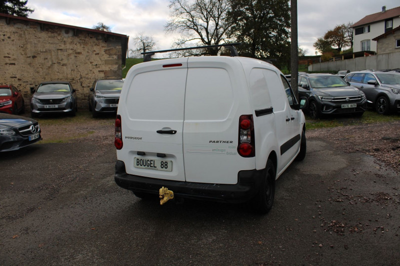 Photo 2 de l'offre de PEUGEOT PARTNER II 1L6 VTI 100 CV CONFORT PACK CD CLIM RÃGULATEUR BLUETOOTH ATTELAGE  3 PLACES à 6990€ chez Bougel transactions