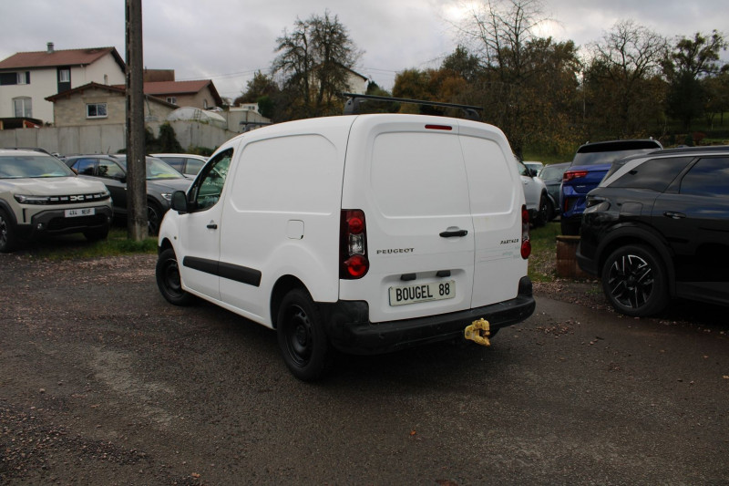 Photo 3 de l'offre de PEUGEOT PARTNER II 1L6 VTI 100 CV CONFORT PACK CD CLIM RÃGULATEUR BLUETOOTH ATTELAGE  3 PLACES à 6990€ chez Bougel transactions