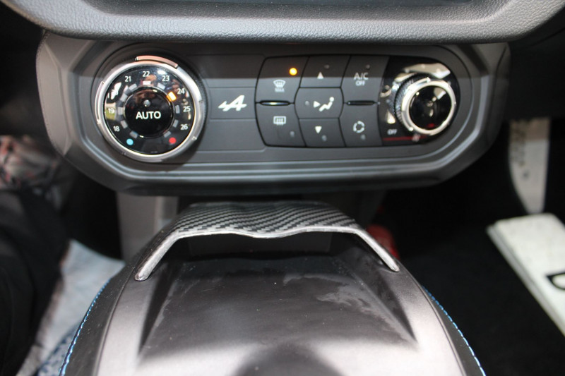 Photo 13 de l'offre de ALPINE A110 SPORT 1L8 TURBO 252 BOITE AUTO +PALETTE GPS CAMÃRA BACQUET FOCAL USB FULL LEDS à 58900€ chez Bougel transactions