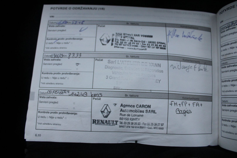 Photo 19 de l'offre de RENAULT CAPTUR 4 TCE 100 INTENSE BOITE 6V BICOLOR CUIR CAMÃRA GPS USB JANTES 17 CLIM AUTO LEDS à 16500€ chez Bougel transactions