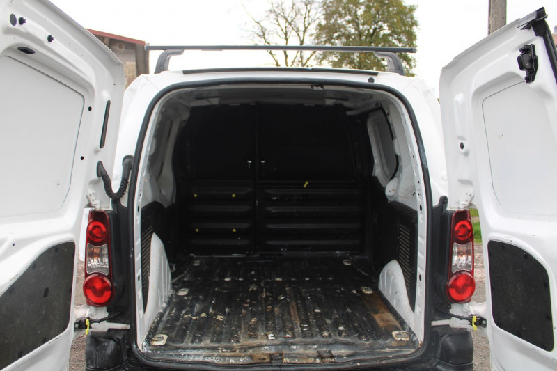 Photo 6 de l'offre de PEUGEOT PARTNER II 1L6 VTI 100 CV CONFORT PACK CD CLIM RÃGULATEUR BLUETOOTH ATTELAGE  3 PLACES à 6990€ chez Bougel transactions