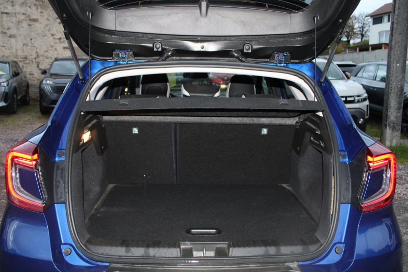 Photo 6 de l'offre de RENAULT CAPTUR 4 TCE 100 INTENSE BOITE 6V BICOLOR CUIR CAMÃRA GPS USB JANTES 17 CLIM AUTO LEDS à 16500€ chez Bougel transactions