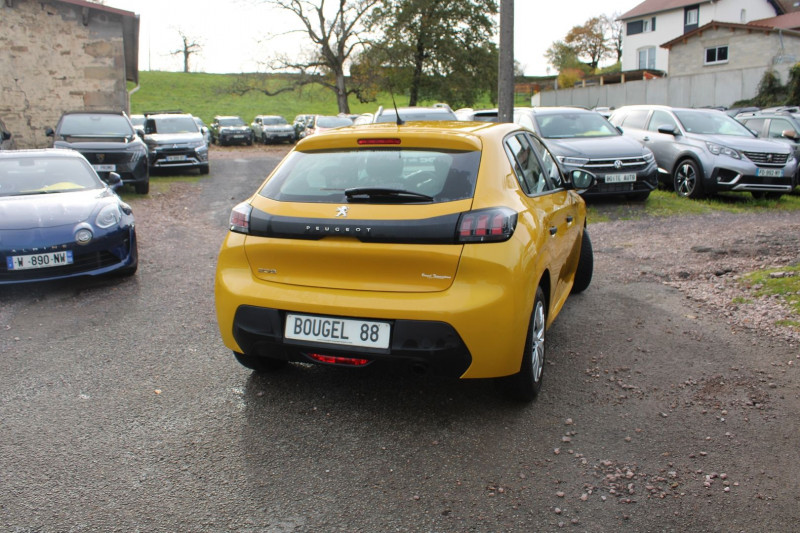Photo 2 de l'offre de PEUGEOT 208 III BLUE HDI 100 CV LIKE PACK CLIM USB ÃCRAN TACTILE AUDIO MP3 BLUETOOTH RÃGULATEUR à 12900€ chez Bougel transactions