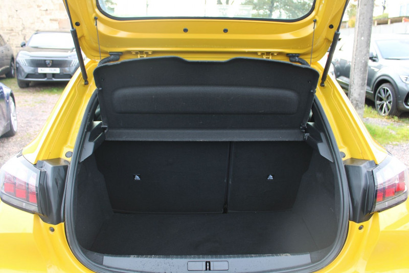 Photo 6 de l'offre de PEUGEOT 208 III BLUE HDI 100 CV LIKE PACK CLIM USB ÃCRAN TACTILE AUDIO MP3 BLUETOOTH RÃGULATEUR à 12900€ chez Bougel transactions