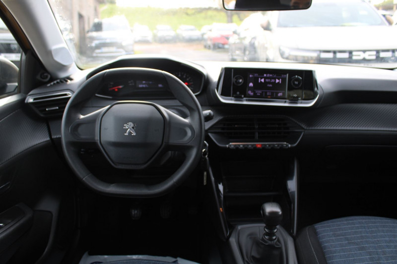 Photo 9 de l'offre de PEUGEOT 208 III BLUE HDI 100 CV LIKE PACK CLIM USB ÃCRAN TACTILE AUDIO MP3 BLUETOOTH RÃGULATEUR à 12900€ chez Bougel transactions