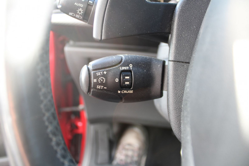 Photo 10 de l'offre de CITROEN DS3 CABRIO AIRDREAM SO CHIC 1L6 E-HDI 92 CV JA 17 USB RADAR BLUETOOTH RÃGULATEUR BOITE AUTO à 9990€ chez Bougel transactions