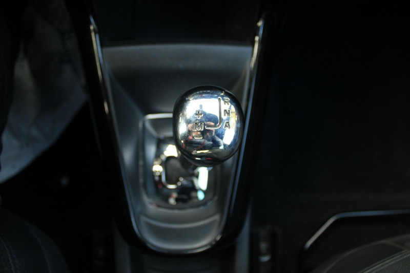 Photo 18 de l'offre de CITROEN DS3 CABRIO AIRDREAM SO CHIC 1L6 E-HDI 92 CV JA 17 USB RADAR BLUETOOTH RÃGULATEUR BOITE AUTO à 9990€ chez Bougel transactions