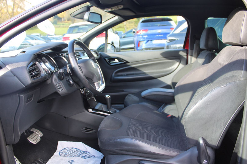Photo 7 de l'offre de CITROEN DS3 CABRIO AIRDREAM SO CHIC 1L6 E-HDI 92 CV JA 17 USB RADAR BLUETOOTH RÃGULATEUR BOITE AUTO à 9990€ chez Bougel transactions
