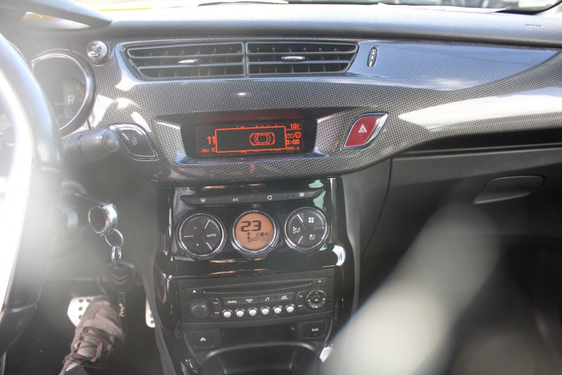 Photo 12 de l'offre de CITROEN DS3 CABRIO AIRDREAM SO CHIC 1L6 E-HDI 92 CV JA 17 USB RADAR BLUETOOTH RÃGULATEUR BOITE AUTO à 9990€ chez Bougel transactions