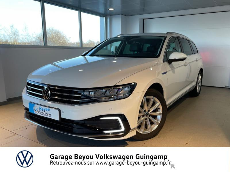 Photo 1 de l'offre de VOLKSWAGEN Passat SW 1.4 TSI 218ch Hybride Rechargeable GTE DSG6 8cv à 40990€ chez Garage Beyou - Volkswagen Guingamp