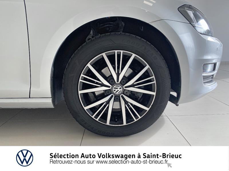 Photo 14 de l'offre de VOLKSWAGEN Golf 1.2 TSI 110ch BlueMotion Technology Allstar 5p à 16990€ chez Sélection Auto - Volkswagen Saint Brieuc