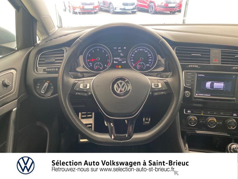 Photo 7 de l'offre de VOLKSWAGEN Golf 1.2 TSI 110ch BlueMotion Technology Allstar 5p à 16990€ chez Sélection Auto - Volkswagen Saint Brieuc