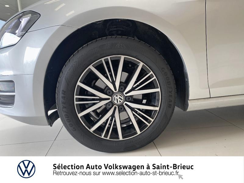 Photo 15 de l'offre de VOLKSWAGEN Golf 1.2 TSI 110ch BlueMotion Technology Allstar 5p à 16990€ chez Sélection Auto - Volkswagen Saint Brieuc