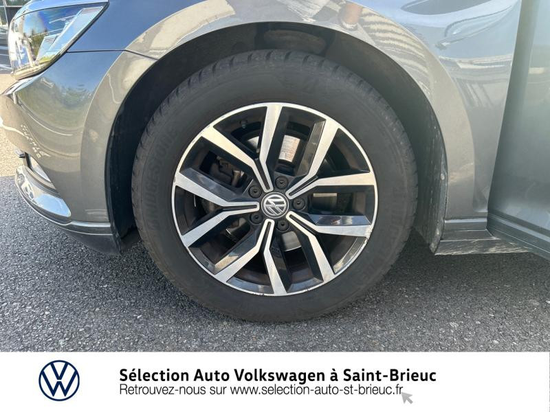 Photo 13 de l'offre de VOLKSWAGEN Passat 1.6 TDI 120ch BlueMotion Technology Connect DSG7 à 15990€ chez Sélection Auto - Volkswagen Saint Brieuc