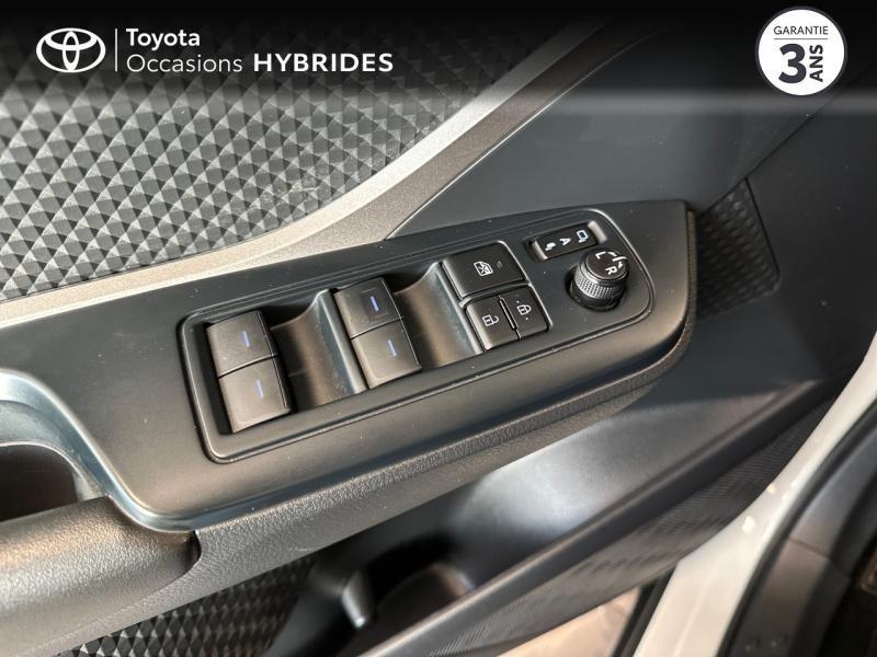 Photo 20 de l'offre de TOYOTA C-HR 122h Dynamic Business 2WD E-CVT + Programme Beyond Zero Academy MY20 à 24490€ chez Altis - Toyota Lorient