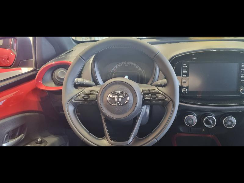 Photo 14 de l'offre de TOYOTA Aygo X 1.0 VVT-i 72ch Design S-CVT à 19190€ chez Altis - Toyota Vannes