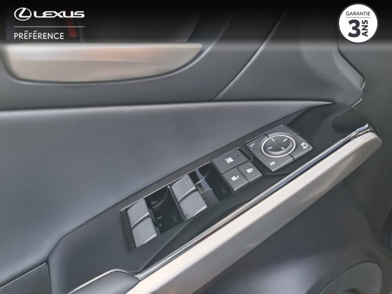 Photo 21 de l'offre de LEXUS IS 300h Pack Business Euro6d-T à 27980€ chez Altis - Toyota Vannes