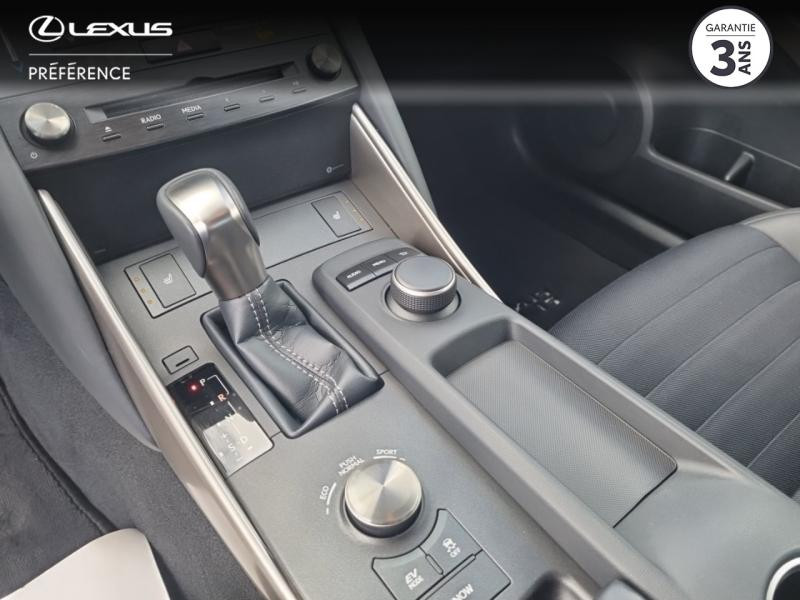 Photo 23 de l'offre de LEXUS IS 300h Pack Business Euro6d-T à 27980€ chez Altis - Toyota Vannes