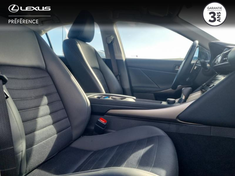 Photo 6 de l'offre de LEXUS IS 300h Pack Business Euro6d-T à 27980€ chez Altis - Toyota Vannes