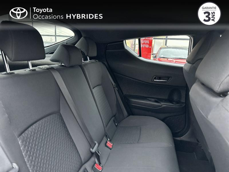 Photo 7 de l'offre de TOYOTA C-HR 122h Dynamic Business 2WD E-CVT MC19 à 23490€ chez Altis - Toyota Pontivy