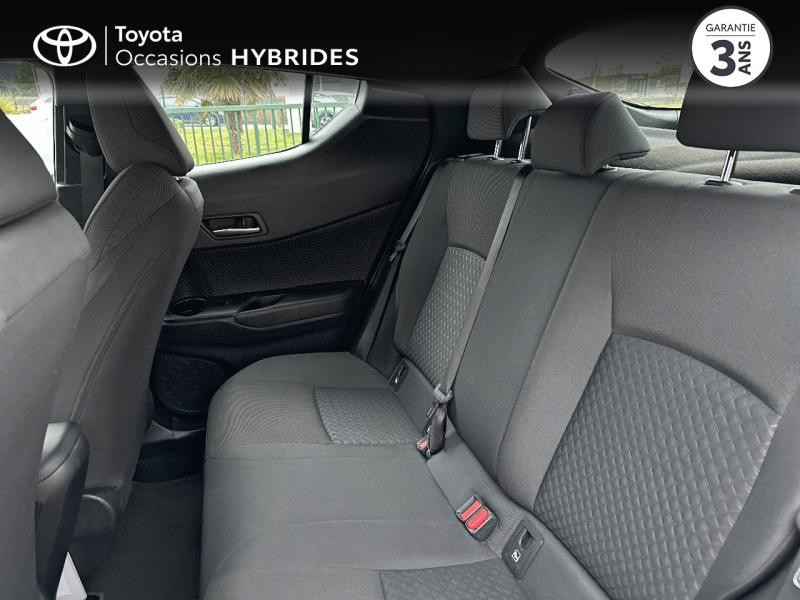 Photo 12 de l'offre de TOYOTA C-HR 122h Dynamic Business 2WD E-CVT MC19 à 23490€ chez Altis - Toyota Pontivy