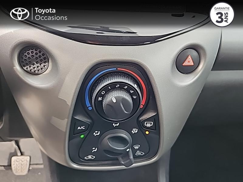 Photo 24 de l'offre de TOYOTA Aygo 1.0 VVT-i 69ch x-play 5p à 10990€ chez Altis - Toyota Pontivy