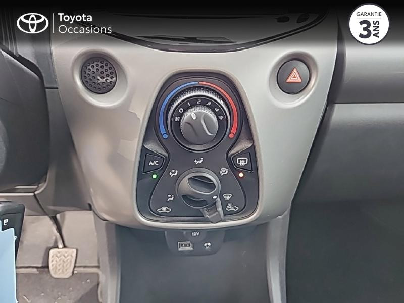 Photo 9 de l'offre de TOYOTA Aygo 1.0 VVT-i 69ch x-play 5p à 10990€ chez Altis - Toyota Pontivy
