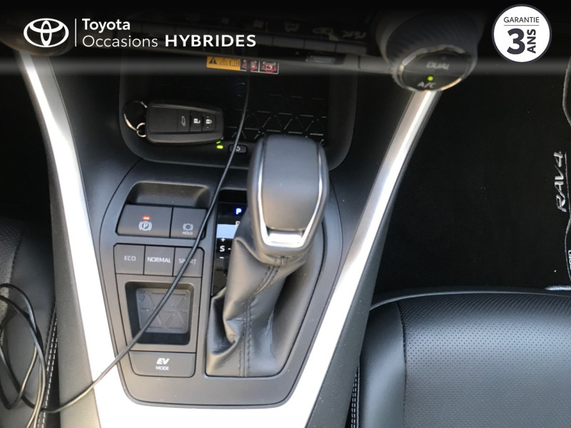 Photo 19 de l'offre de TOYOTA RAV4 2.5 Hybride 218ch Lounge 2WD MY23 à 49690€ chez Altis - Toyota Pontivy