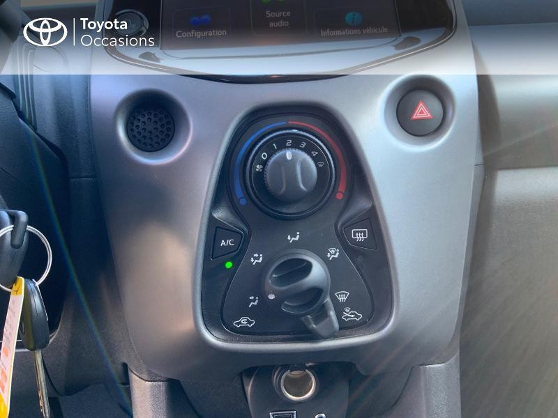 Photo 22 de l'offre de TOYOTA Aygo 1.0 VVT-i 72ch x-play x-shift 5p MY20 à 14980€ chez Altis - Toyota Auray
