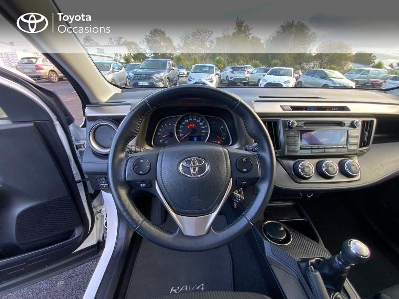 Photo 9 de l'offre de TOYOTA RAV4 124 D-4D LeCap 2WD à 13690€ chez Altis - Toyota Auray