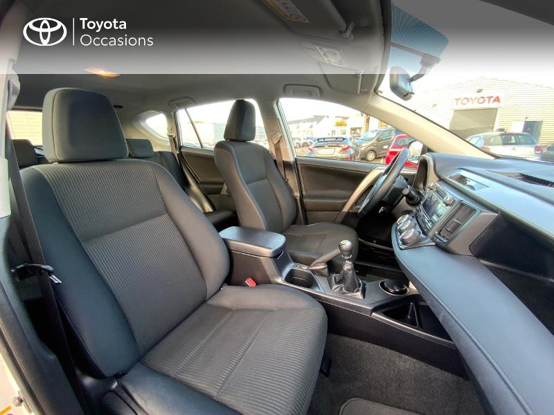 Photo 6 de l'offre de TOYOTA RAV4 124 D-4D LeCap 2WD à 13690€ chez Altis - Toyota Auray