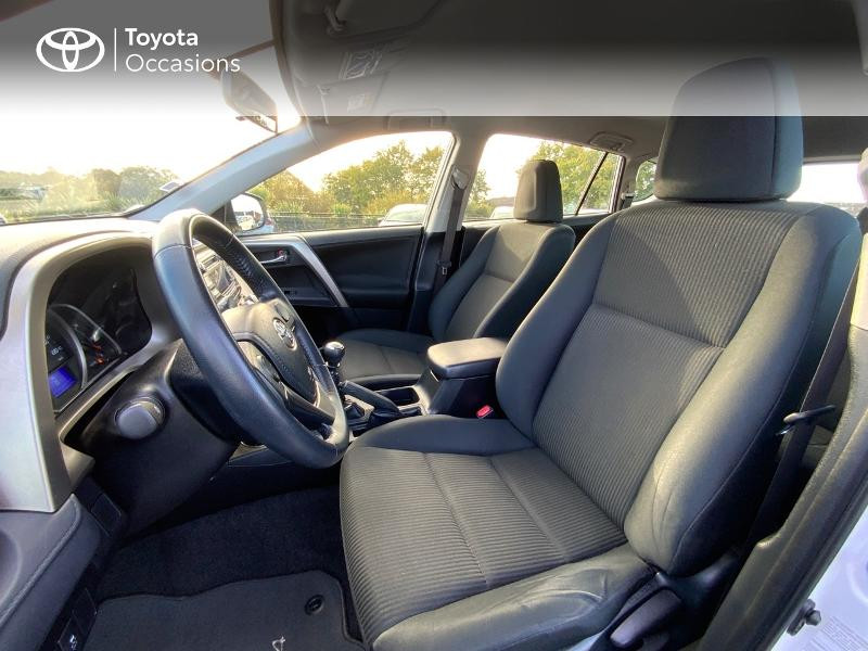 Photo 11 de l'offre de TOYOTA RAV4 124 D-4D LeCap 2WD à 13690€ chez Altis - Toyota Auray