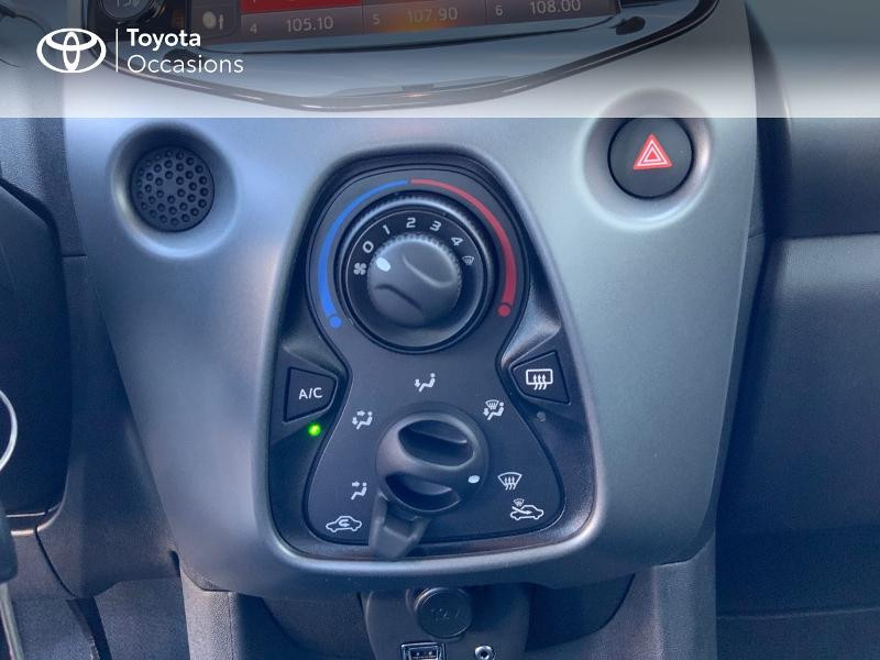 Photo 22 de l'offre de TOYOTA Aygo 1.0 VVT-i 72ch x-play 5p MY21 à 13240€ chez Altis - Toyota Auray