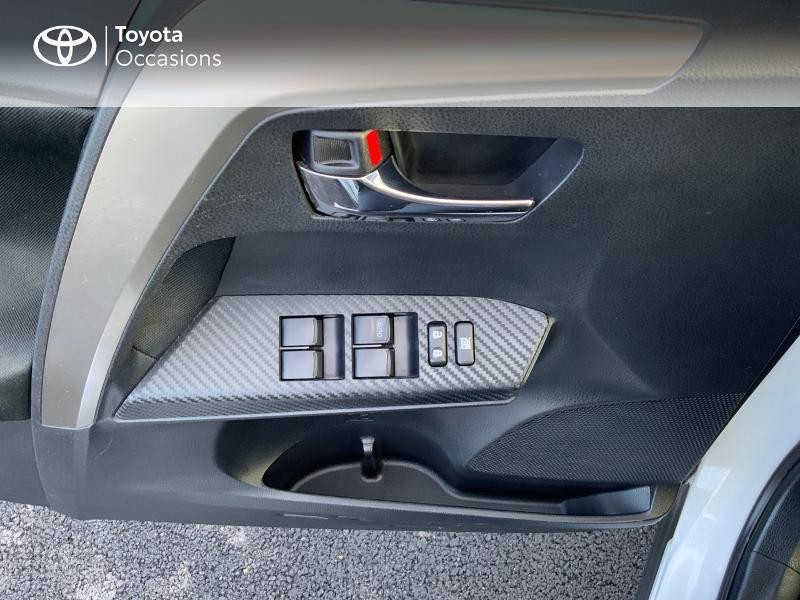 Photo 21 de l'offre de TOYOTA RAV4 124 D-4D LeCap 2WD à 13690€ chez Altis - Toyota Auray