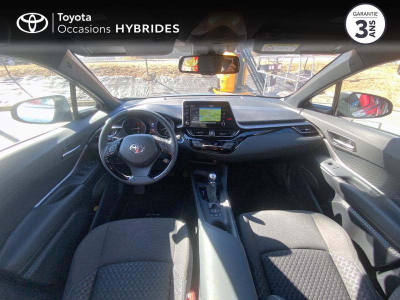 Photo 6 de l'offre de TOYOTA C-HR 184h Dynamic Business 2WD E-CVT + Programme Beyond Zero Academy MY22 à 30890€ chez Altis - Toyota Auray