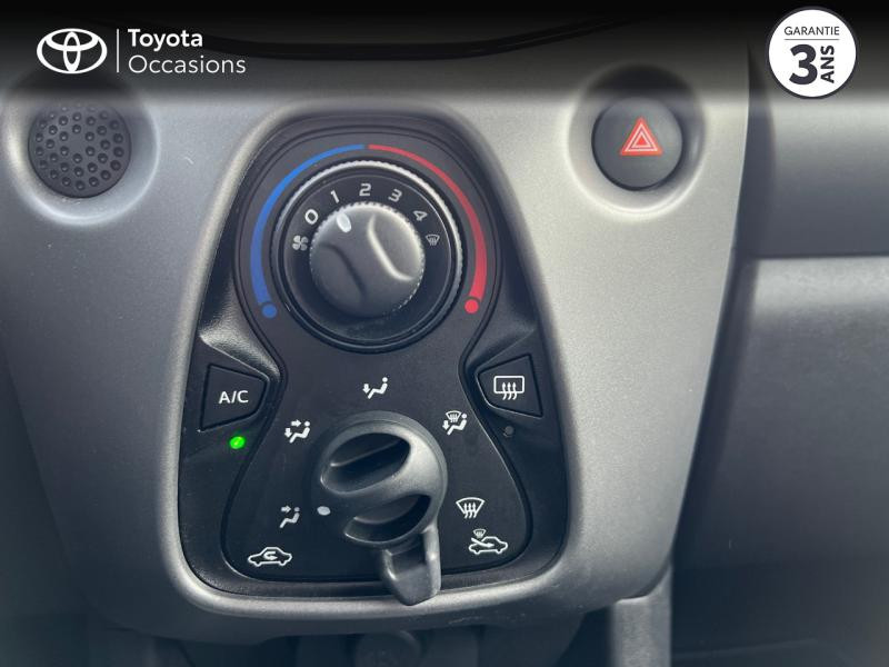Photo 17 de l'offre de TOYOTA Aygo 1.0 VVT-i 72ch x-play 3P MY19 à 10690€ chez Altis - Toyota Auray