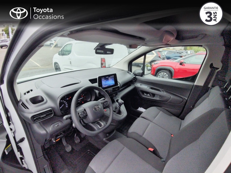 Photo 22 de l'offre de TOYOTA PROACE CITY Medium 100 D-4D Business RC23 à 25990€ chez Altis - Toyota Auray
