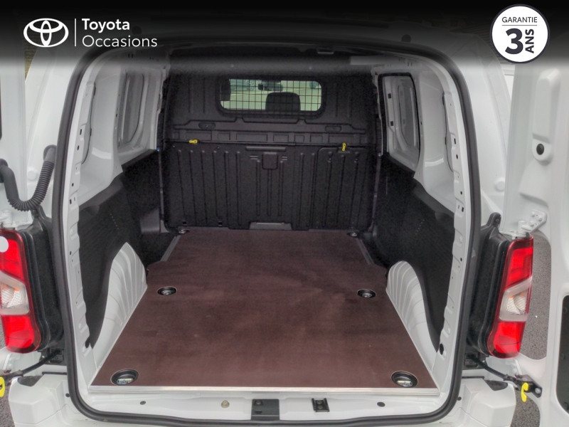 Photo 24 de l'offre de TOYOTA PROACE CITY Medium 100 D-4D Business RC23 à 25990€ chez Altis - Toyota Auray