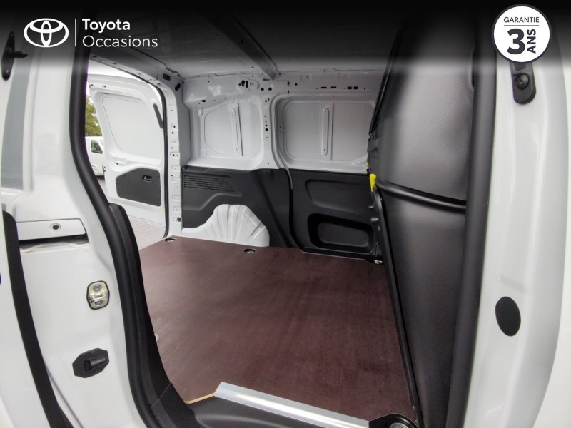 Photo 21 de l'offre de TOYOTA PROACE CITY Medium 100 D-4D Business RC23 à 25990€ chez Altis - Toyota Auray