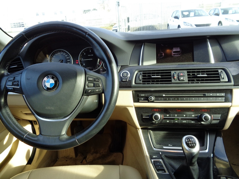 Photo 6 de l'offre de BMW SERIE 5 (F10) TOURING 520D 190CH LOUNGE PLUS à 13200€ chez Jestin autos